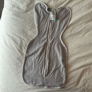 Never used 1.0 TOG Love to Dream “swaddle up” (size small)